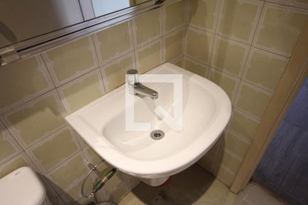 Casa à venda com 198m², 2 quartos e 2 vagasBanheiro