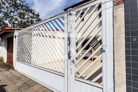 Casa à venda com 180m², 3 quartos e 3 vagas Casa à venda com 180m², 3 quartos e 3 vagasFachada