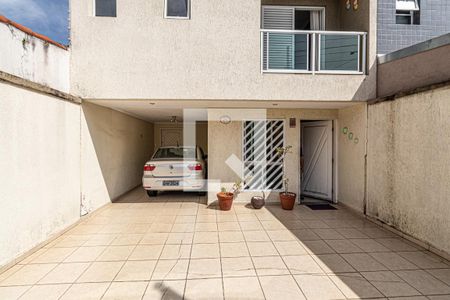 Casa à venda com 180m², 3 quartos e 3 vagas Casa à venda com 180m², 3 quartos e 3 vagasFachada