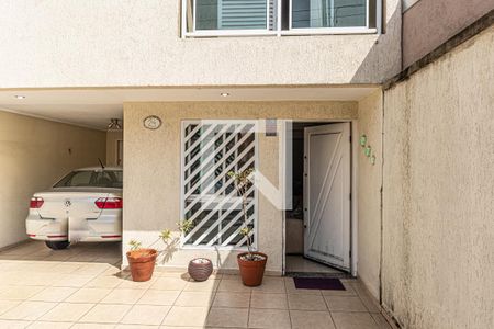 Casa à venda com 180m², 3 quartos e 3 vagas Casa à venda com 180m², 3 quartos e 3 vagasFachada