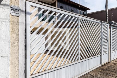 Casa à venda com 180m², 3 quartos e 3 vagas Casa à venda com 180m², 3 quartos e 3 vagasFachada