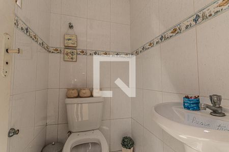 Casa à venda com 180m², 3 quartos e 3 vagas Casa à venda com 180m², 3 quartos e 3 vagasBanheiro de Serviço