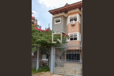 Casa à venda com 280m², 3 quartos e 3 vagas Casa à venda com 280m², 3 quartos e 3 vagasFachada