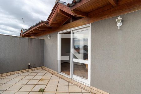 Casa à venda com 280m², 3 quartos e 3 vagas Casa à venda com 280m², 3 quartos e 3 vagasVaranda