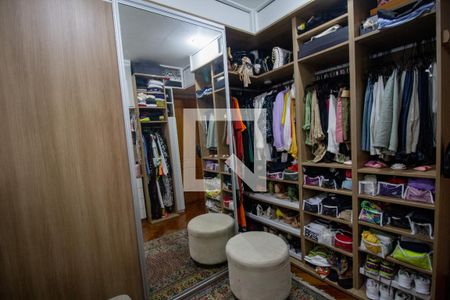 Apartamento à venda com 150m², 4 quartos e 3 vagas Apartamento à venda com 150m², 4 quartos e 3 vagasCloset da Suíte 1