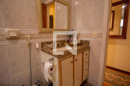 Apartamento à venda com 150m², 4 quartos e 3 vagas Apartamento à venda com 150m², 4 quartos e 3 vagasBanheiro da Suíte 1