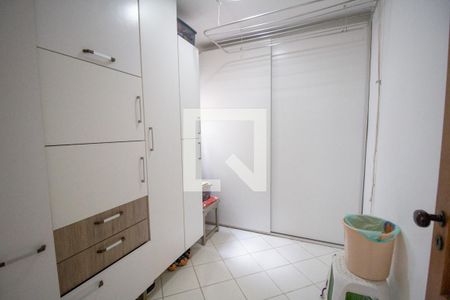 Apartamento à venda com 150m², 4 quartos e 3 vagas Apartamento à venda com 150m², 4 quartos e 3 vagasQuarto de Serviço