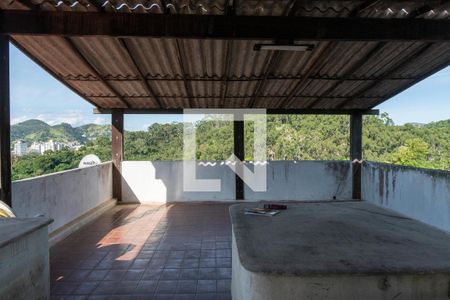 Casa à venda com 400m², 4 quartos e 2 vagas Casa à venda com 400m², 4 quartos e 2 vagasTerraço
