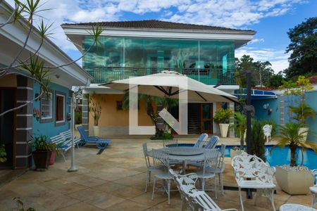 Casa à venda com 700m², 3 quartos e 6 vagas Casa à venda com 700m², 3 quartos e 6 vagasÁrea Externa