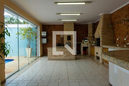 Casa à venda com 700m², 3 quartos e 6 vagas Casa à venda com 700m², 3 quartos e 6 vagasÁrea Externa
