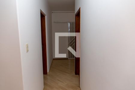 Casa à venda com 225m², 3 quartos e 2 vagasCorredor