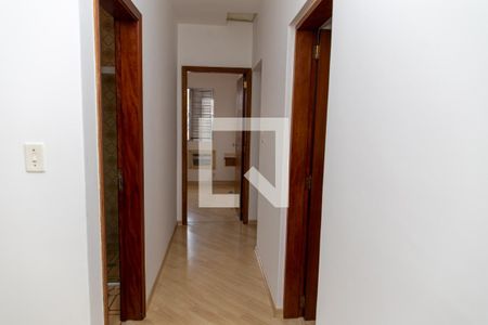 Casa à venda com 225m², 3 quartos e 2 vagasCorredor