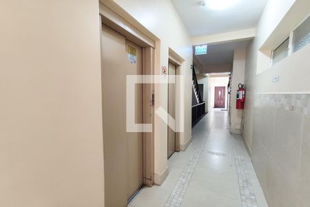 Apartamento à venda com 95m², 3 quartos e sem vaga Apartamento à venda com 95m², 3 quartos e sem vagaElevadores