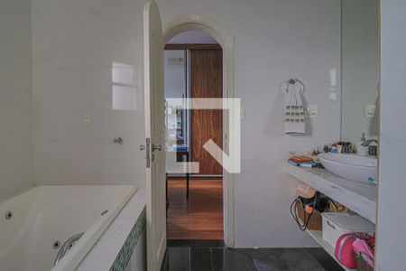 Apartamento à venda com 144m², 4 quartos e 2 vagasBanheiro Quarto Suíte