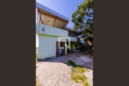 Casa à venda com 190m², 3 quartos e 2 vagas Casa à venda com 190m², 3 quartos e 2 vagasFrente