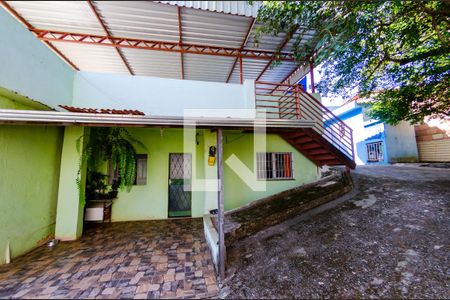 Casa à venda com 190m², 3 quartos e 2 vagas Casa à venda com 190m², 3 quartos e 2 vagasFrente
