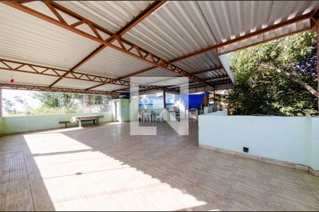 Casa à venda com 190m², 3 quartos e 2 vagas Casa à venda com 190m², 3 quartos e 2 vagasTerraço