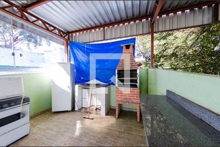 Casa à venda com 190m², 3 quartos e 2 vagas Casa à venda com 190m², 3 quartos e 2 vagasTerraço