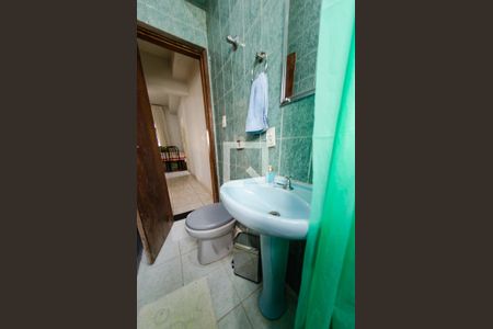 Casa à venda com 190m², 3 quartos e 2 vagas Casa à venda com 190m², 3 quartos e 2 vagasBanheiro