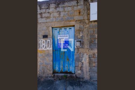 Casa à venda com 190m², 3 quartos e 2 vagas Casa à venda com 190m², 3 quartos e 2 vagasFachada