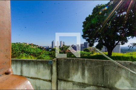 Casa à venda com 190m², 3 quartos e 2 vagas Casa à venda com 190m², 3 quartos e 2 vagasVista