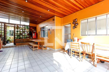 Casa à venda com 380m², 3 quartos e 3 vagas Casa à venda com 380m², 3 quartos e 3 vagasChurrasqueira