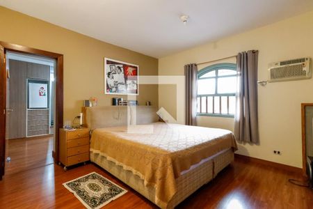 Casa à venda com 380m², 3 quartos e 3 vagas Casa à venda com 380m², 3 quartos e 3 vagasQuarto 3