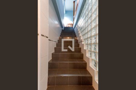 Casa à venda com 380m², 3 quartos e 3 vagas Casa à venda com 380m², 3 quartos e 3 vagasEscada Entrada