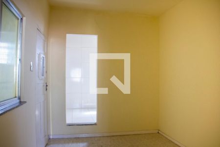 Sala de casa para alugar com 1 quarto, 31m² em Paraíso, São Gonçalo