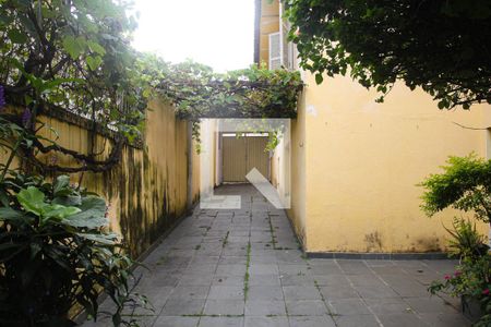 Casa à venda com 330m², 2 quartos e 7 vagas Casa à venda com 330m², 2 quartos e 7 vagasGaragem e área externa