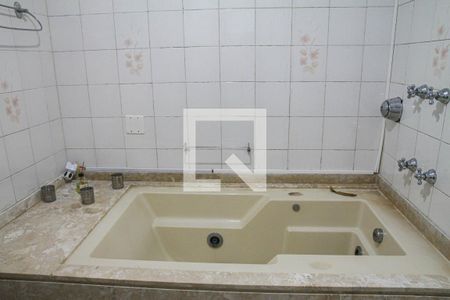 Casa à venda com 330m², 2 quartos e 7 vagas Casa à venda com 330m², 2 quartos e 7 vagasBanheiro