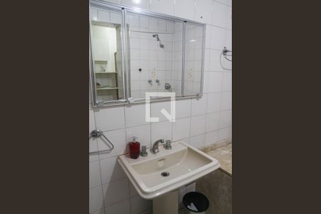 Casa à venda com 330m², 2 quartos e 7 vagas Casa à venda com 330m², 2 quartos e 7 vagasBanheiro