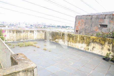 Casa à venda com 330m², 2 quartos e 7 vagas Casa à venda com 330m², 2 quartos e 7 vagasGaragem e área externa