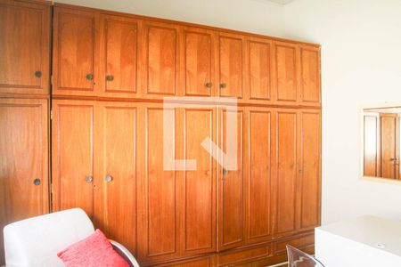 Casa à venda com 330m², 2 quartos e 7 vagas Casa à venda com 330m², 2 quartos e 7 vagasQuarto 3