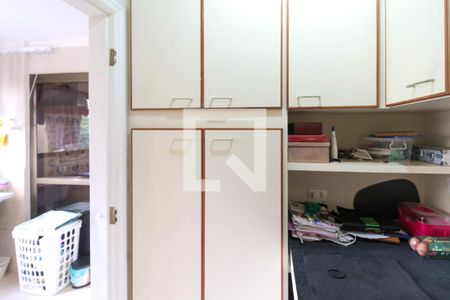 Apartamento à venda com 185m², 3 quartos e 3 vagas Apartamento à venda com 185m², 3 quartos e 3 vagasQuarto de Serviço