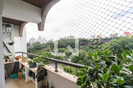 Apartamento à venda com 185m², 3 quartos e 3 vagas Apartamento à venda com 185m², 3 quartos e 3 vagasVaranda da cozinha