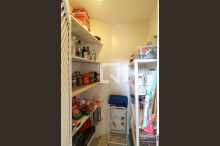 Apartamento à venda com 185m², 3 quartos e 3 vagas Apartamento à venda com 185m², 3 quartos e 3 vagasDespensa