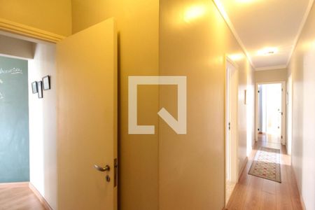 Apartamento à venda com 185m², 3 quartos e 3 vagas Apartamento à venda com 185m², 3 quartos e 3 vagasCorredor