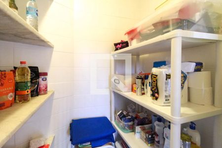 Apartamento à venda com 185m², 3 quartos e 3 vagas Apartamento à venda com 185m², 3 quartos e 3 vagasDespensa