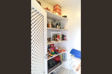 Apartamento à venda com 185m², 3 quartos e 3 vagas Apartamento à venda com 185m², 3 quartos e 3 vagasDespensa