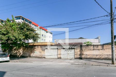 Casa à venda com 279m², 3 quartos e 1 vaga Casa à venda com 279m², 3 quartos e 1 vagaFachada