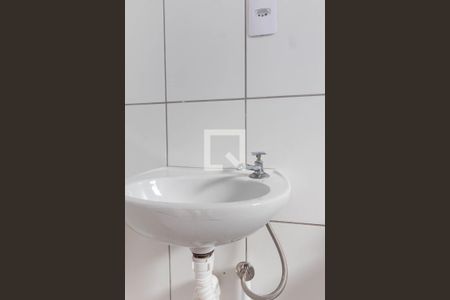 Banheiro de kitnet/studio para alugar com 1 quarto, 24m² em Vila Ré, São Paulo