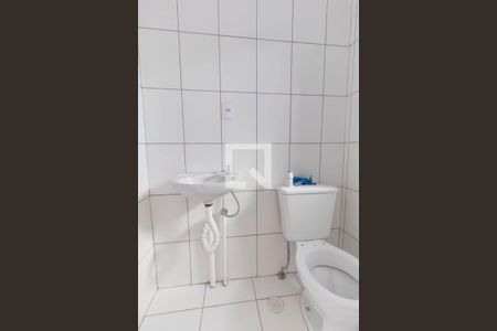 Banheiro de kitnet/studio para alugar com 1 quarto, 24m² em Vila Ré, São Paulo