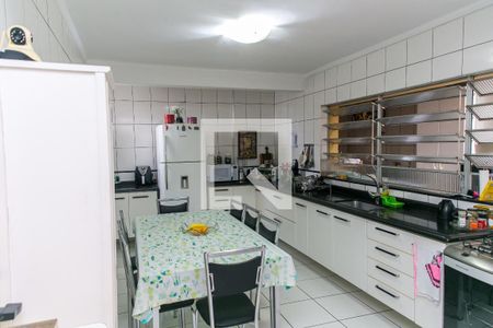 Casa à venda com 130m², 3 quartos e 2 vagasCozinha