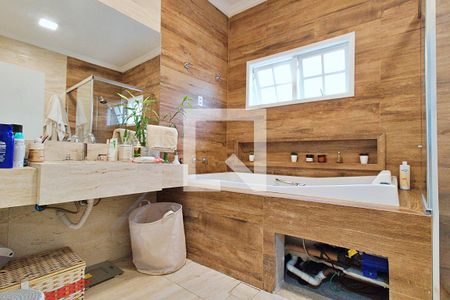 Casa à venda com 220m², 4 quartos e 4 vagasBanheiro da Suíte 1