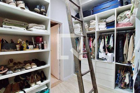 Casa à venda com 220m², 4 quartos e 4 vagasSuíte 1