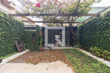 Casa de condomínio para alugar com 120m², 3 quartos e 2 vagasQuintal