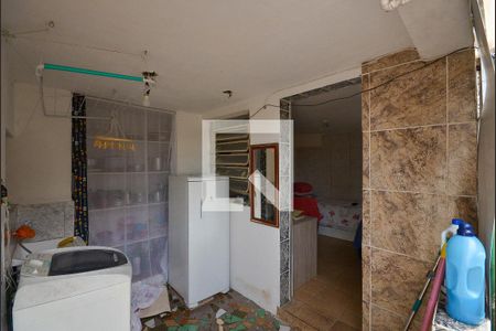 Casa à venda com 193m², 6 quartos e 2 vagas Casa à venda com 193m², 6 quartos e 2 vagasArea de Serviço Casa 2