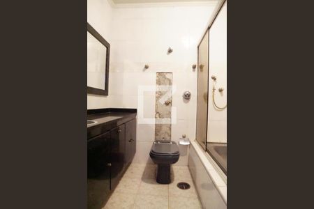 Casa à venda com 370m², 4 quartos e 2 vagasBanheiro