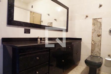 Casa à venda com 370m², 4 quartos e 2 vagasBanheiro